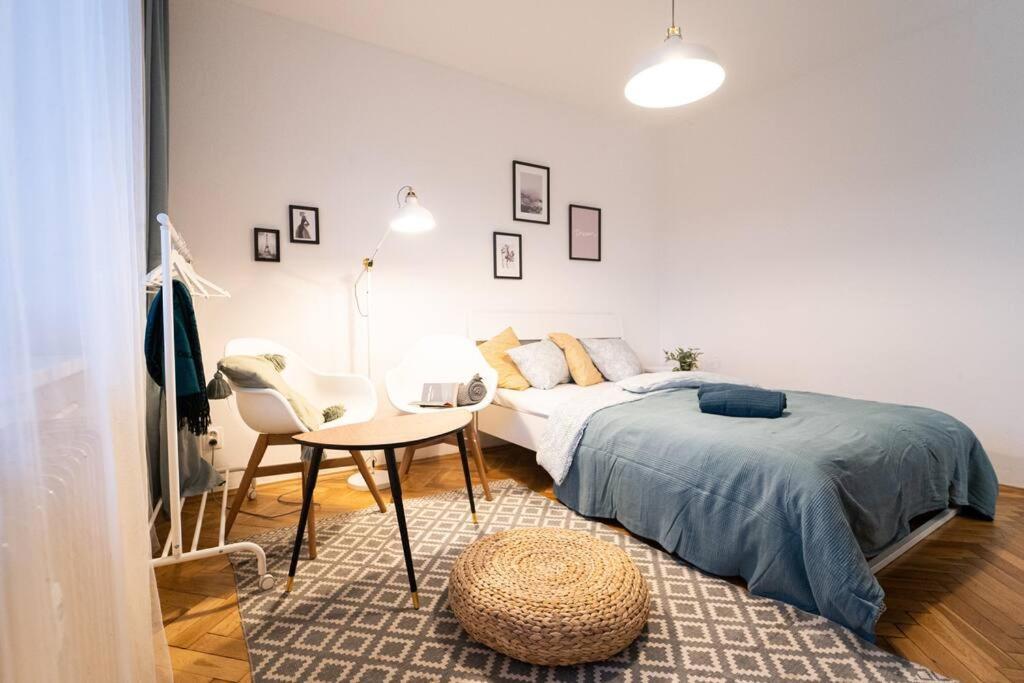 Апартаменты Mini Studio In Masaryk Quarter - Брно Экстерьер фото