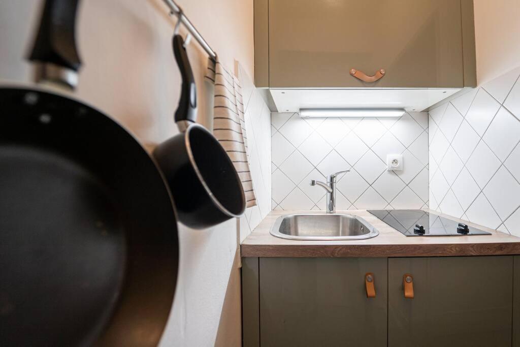 Апартаменты Mini Studio In Masaryk Quarter - Брно Экстерьер фото