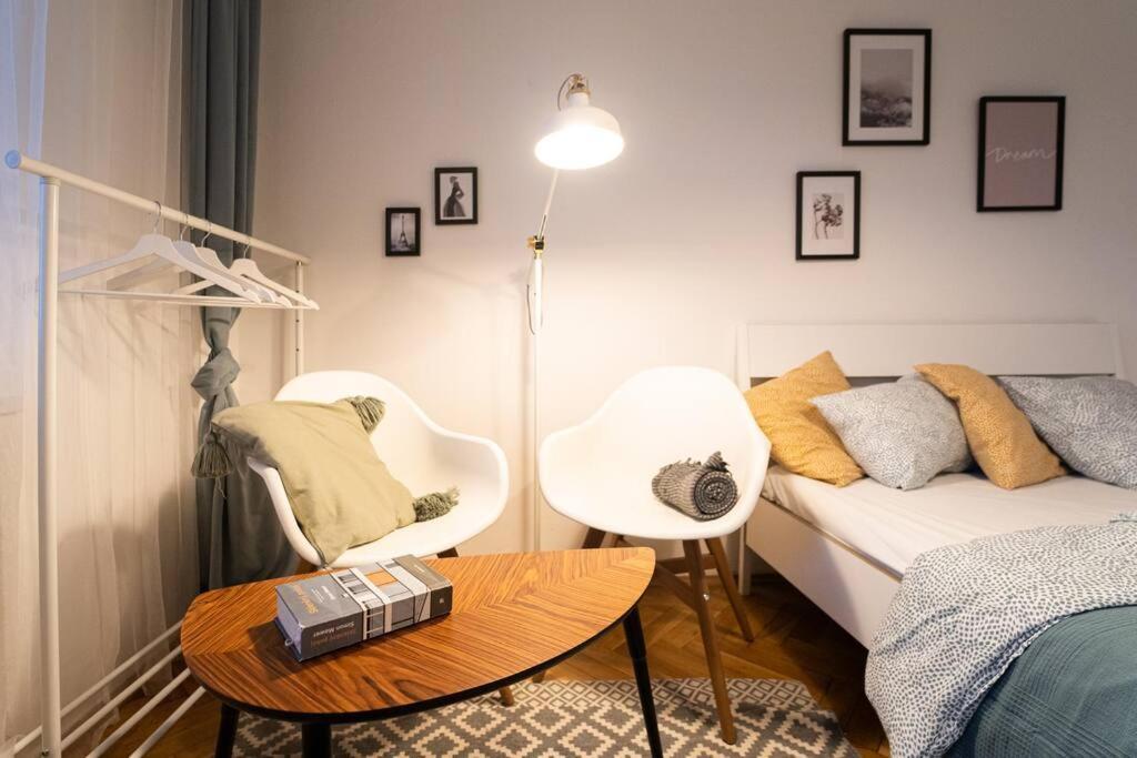 Апартаменты Mini Studio In Masaryk Quarter - Брно Экстерьер фото